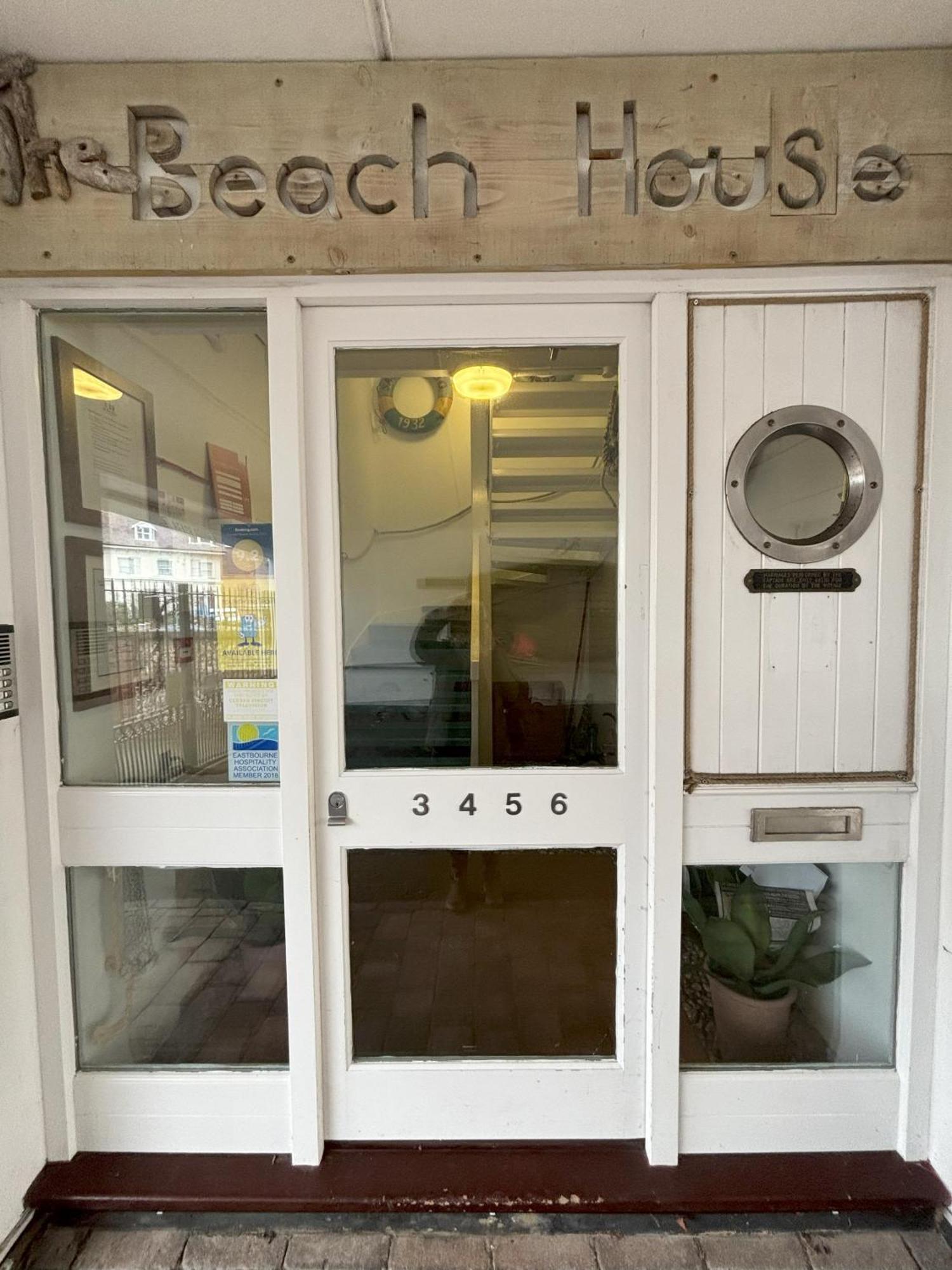 The Beach House Holiday Apartments Eastbourne Exterior photo