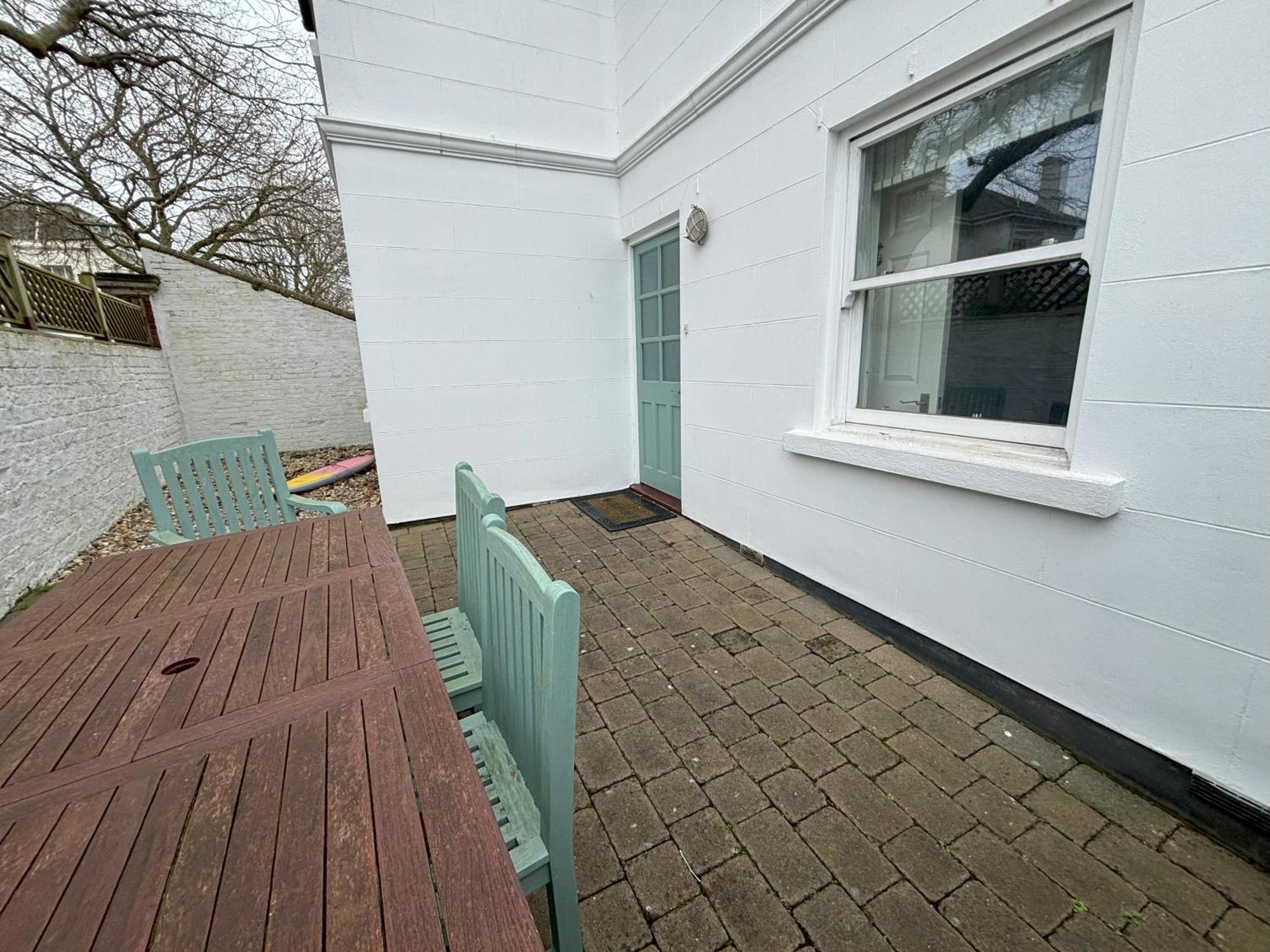 The Beach House Holiday Apartments Eastbourne Exterior photo